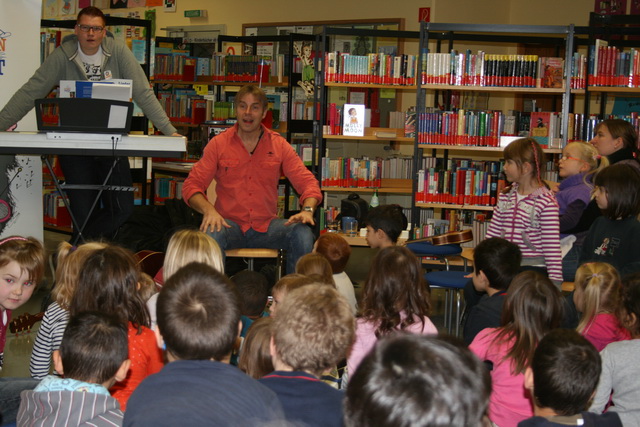 gal/2010/2010 Saitentwist Buecherei Borbeck 90 Jahre 18.11/2010 Saitentwist Buecherei Borbeck 90 Jahre 18.11. 032.jpg